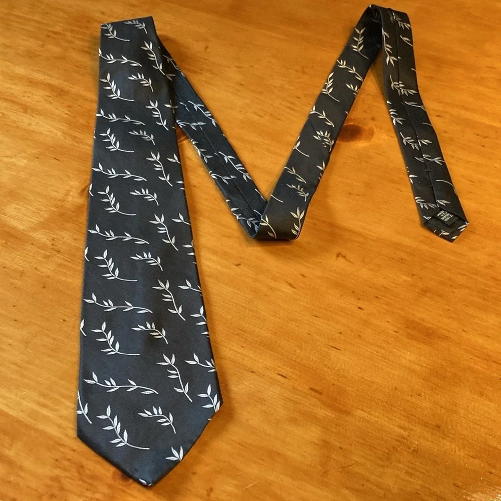 Geoffrey Beene Mens‎ Silk Tie Gray Silver Leaf Vine Pattern Formal Business Boho